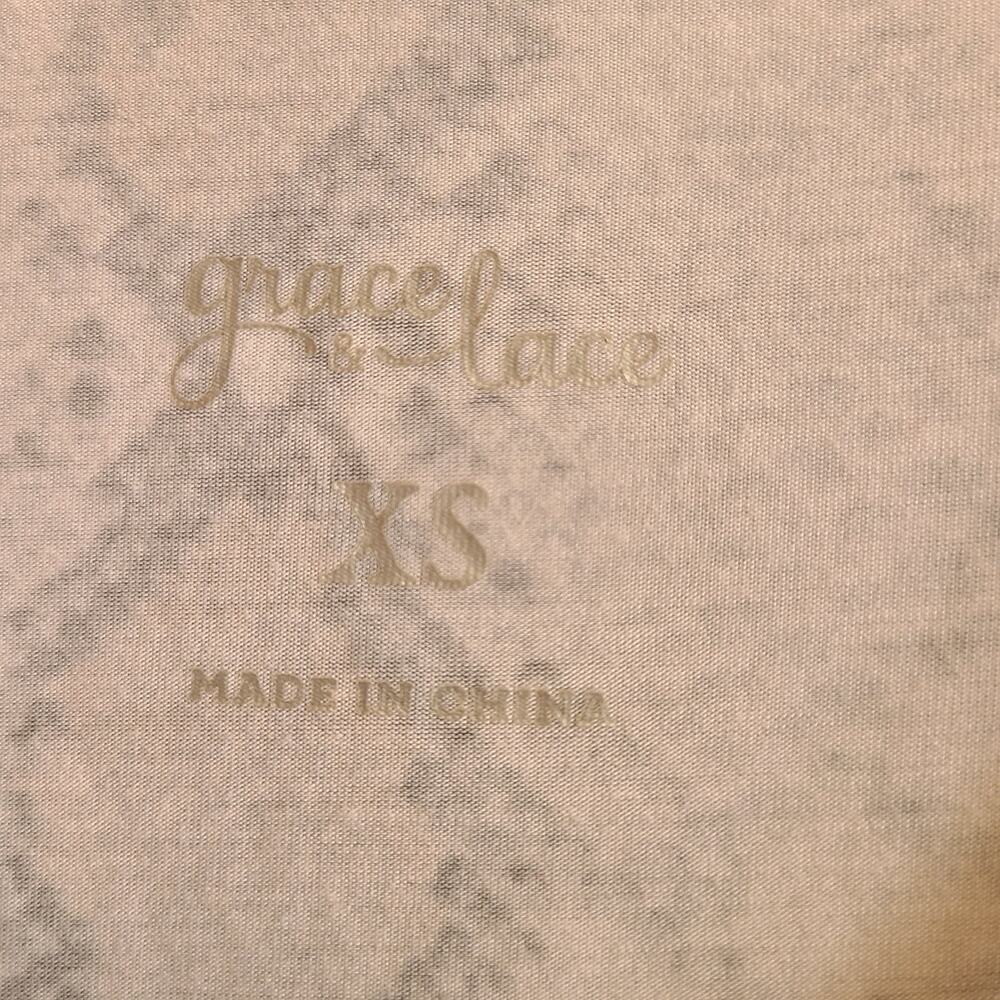 Grace & Lace Snakeskin Top NWT XS Western Rodeo Vneck Shirt Blouse Soft Stretchy - Picture 4 of 4